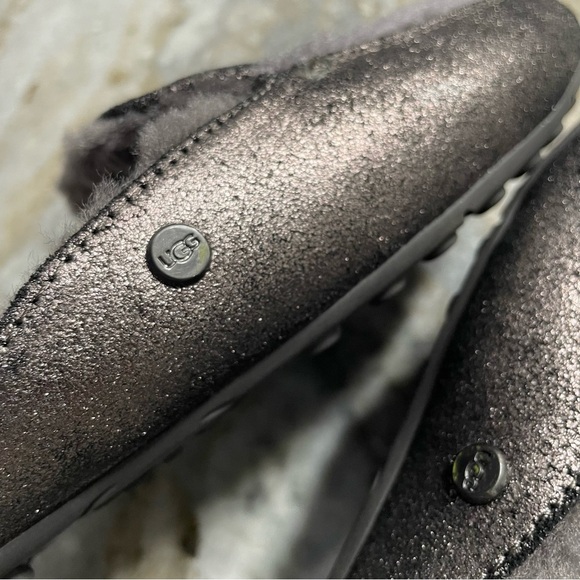 UGG Women's Lane Metallic Slipper Gunmetal size 8 - Picture 3 of 11
